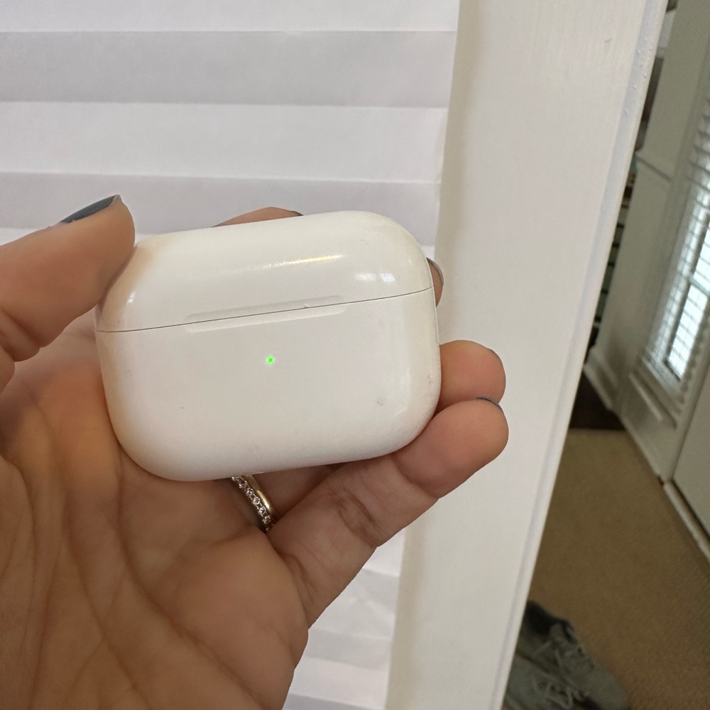 Apple Gen 2 AirPods Pro Wireless Charging Case